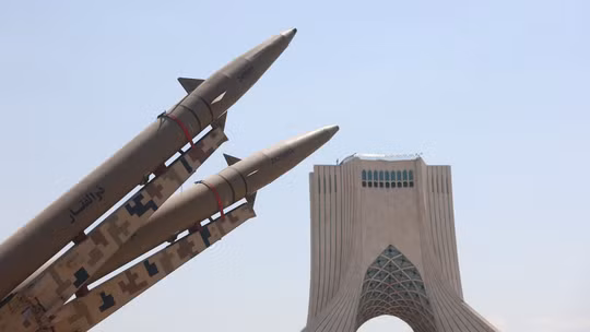Iran cảnh báo biến vùng Vịnh thành “quả cầu lửa” nếu Mỹ tiếp tục không kích
