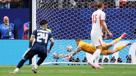 Argentina ngược dòng nghẹt thở, tiễn tuyển Anh khỏi World Cup 2026