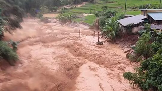 Cảnh báo khẩn: Khánh Hòa đối mặt nguy cơ cao lũ quét, sạt lở và sụt lún đất do mưa lớn
