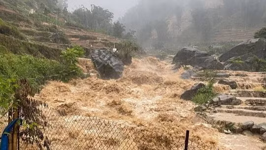 Cảnh báo Lào Cai, Quảng Trị đối mặt nguy cơ sạt lở, sụt lún đất do mưa lũ hoặc dòng chảy