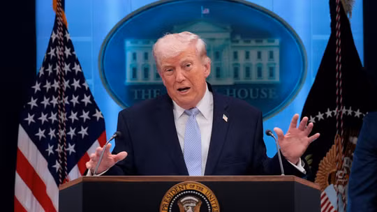 Ông Trump cảnh báo Iran trả giá đắt nếu tấn công tàu ở Hormuz, dọa ném bom phá hủy hạ tầng