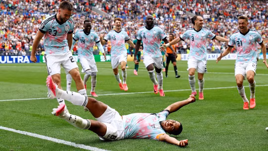 Bỉ ngược dòng kịch tính 3-2 trước Senegal sau màn trình diễn thần sầu của Tielemans
