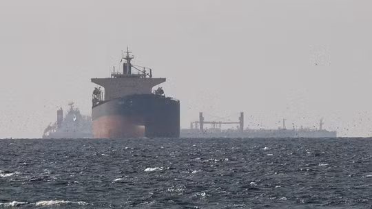 Ông Trump bác tuyên bố của Iran, khẳng định eo biển Hormuz vẫn mở cửa cho giao thông thương mại