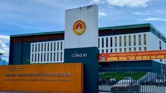 Hiệu trưởng THPT chuyên Tuyên Quang bị khởi tố trong vụ 147 điểm 10 môn Toán là ai?