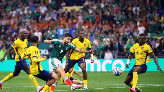 Mexico phá dớp vòng knock-out, hạ Ecuador giành vé vào vòng 16 đội World Cup