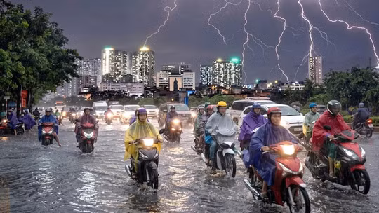 Dự báo thời tiết tối 7/7: Bắc Bộ - Bắc Trung Bộ tiếp tục mưa dông, tiềm ẩn nguy cơ lũ quét và sạt lở