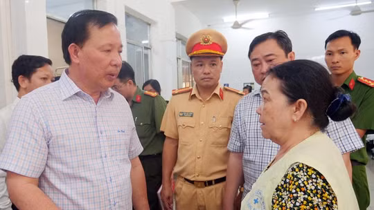 Vụ cháy xe khách khiến 7 người tử vong: Chủ tịch Đồng Nai yêu cầu tập trung cứu chữa nạn nhân
