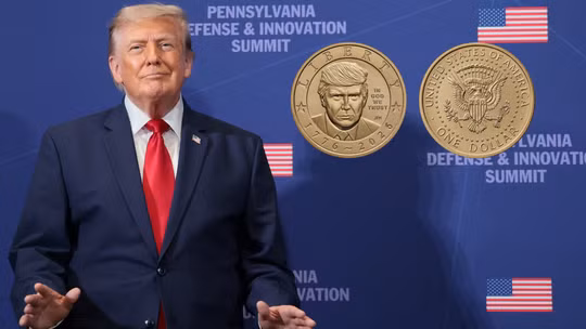 Mỹ bắt đầu đúc đồng xu 1 USD có hình Tổng thống Trump kỷ niệm 250 năm ngày quốc khánh