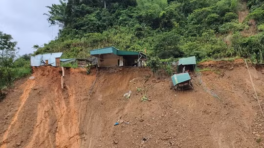 Mưa lớn đe dọa gây sụt lún đất, lũ quét nguy hiểm tại 5 tỉnh miền Bắc và Bắc Trung Bộ