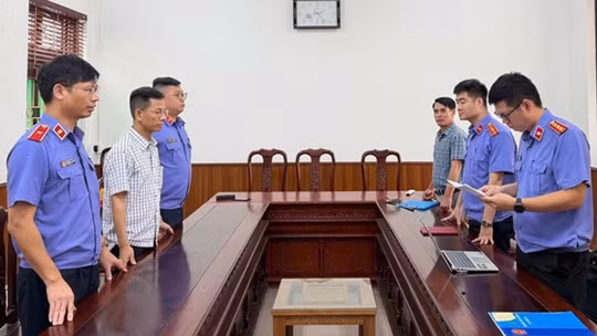 Khởi tố, bắt tạm giam nguyên Thẩm phán Tòa án Nhân dân TP Hà Nội