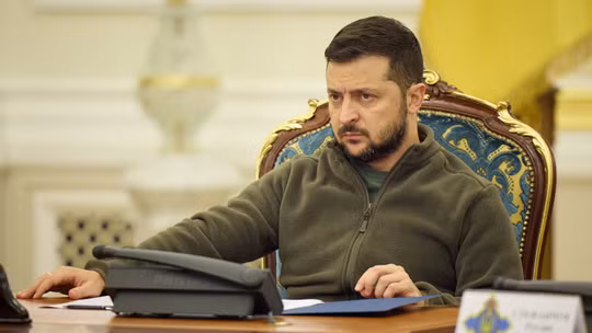 Làn sóng biểu tình leo thang, Tổng thống Ukraine Zelensky họp khẩn ​​với các tướng lĩnh quân đội