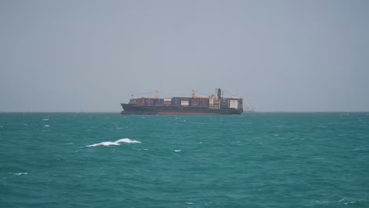 Nhiều tàu chở dầu Ả Rập Xê Út quay đầu khi Houthi mở mặt trận mới trong cuộc chiến Mỹ - Iran