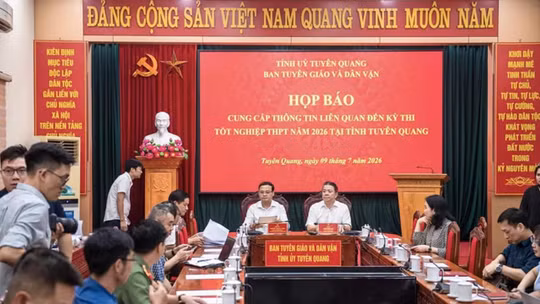 Vụ điểm Toán bất thường ở Tuyên Quang: Ai chỉ đạo giáo viên nhắc bài cho thí sinh?