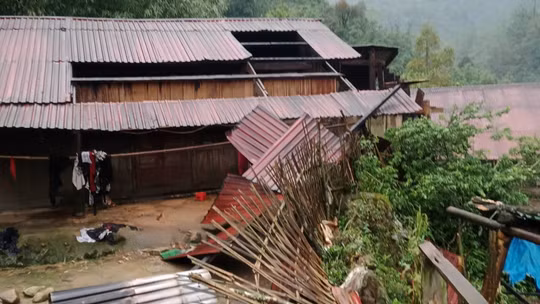 Cảnh báo khẩn: Mưa lớn dồn dập gây nguy cơ lốc sét và mưa đá nguy hiểm tại vùng núi Bắc Bộ 