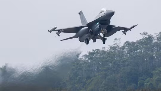 Tiêm kích F-16 gặp sự cố rồi lao xuống đất ở Thổ Nhĩ Kỳ, phi công thoát chết ngoạn mục