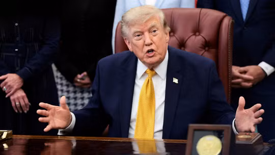 Ông Trump ra yêu cầu cứng rắn với Iran, hy vọng mở lại eo biển Hormuz ngày càng mong manh