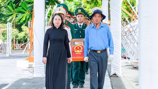 Phó Chủ tịch nước Võ Thị Ánh Xuân dự lễ an táng 235 hài cốt liệt sĩ tại Nghĩa trang Dốc Bà Đắc
