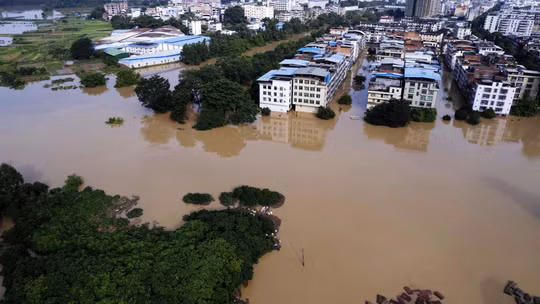 Mưa lớn bao trùm khu vực Tây Bắc Trung Quốc, cảnh báo nguy cơ lũ lụt và sạt lở đất tăng cao