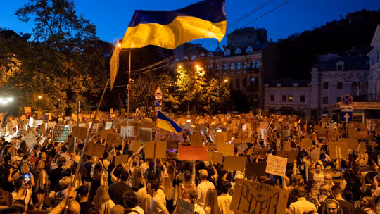 Người biểu tình Ukraine gia tăng sức ép, yêu cầu ông Zelensky bổ nhiệm lại cựu Bộ trưởng Quốc phòng