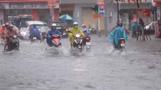 Dự báo thời tiết trưa 11/7: Bắc Bộ - Bắc Trung Bộ mưa dông, lượng mưa phổ biến 20 - 40mm