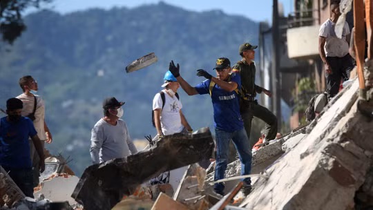 Động đất kinh hoàng tại Colombia: Số người thiệt mạng vượt 250, cứu hộ chạy đua tìm người sống sót