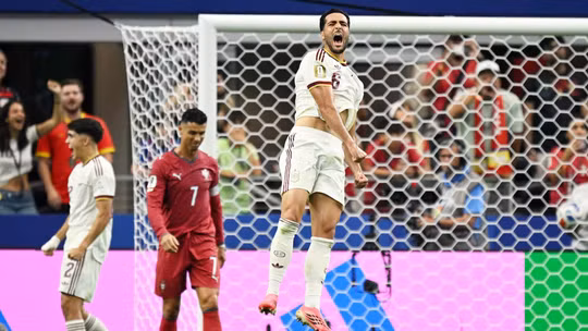 Bồ Đào Nha gục ngã trước Tây Ban Nha ở phút bù giờ, Cristiano Ronaldo chính thức chia tay World Cup
