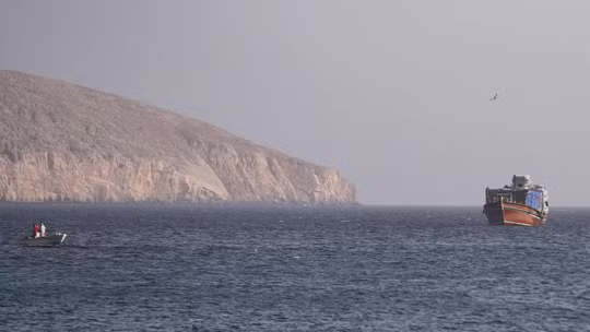 "Bóng đen" xung đột Mỹ - Iran bao trùm Hormuz, lượng tàu đi qua eo biển chiến lược giảm mạnh