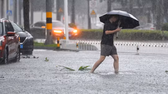 Siêu bão Dolphin dự kiến đổ bộ Chiết Giang và Phúc Kiến, chuyên gia cảnh báo hiện tượng cực hiếm