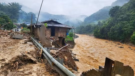 Dự báo khu vực mưa lớn nhất trong hôm nay, 4 tỉnh nguy cơ hứng thảm họa lũ quét