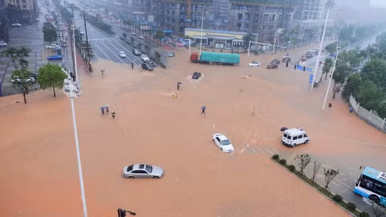 Thảm họa kép ở Trung Quốc: Lũ lụt khiến 2 người thiệt mạng, thêm 1 siêu bão sắp đổ bộ