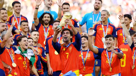 Torres từ "siêu dự bị" thành người hùng giúp Tây Ban Nha bước lên ngai vàng World Cup