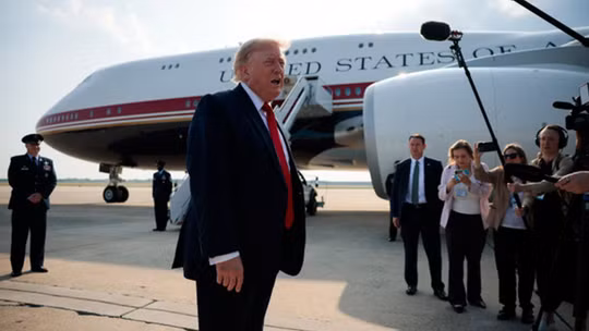 Tổng thống Trump lần đầu đi chuyên cơ "Nhà Trắng biết bay" xa hoa bậc nhất thế giới