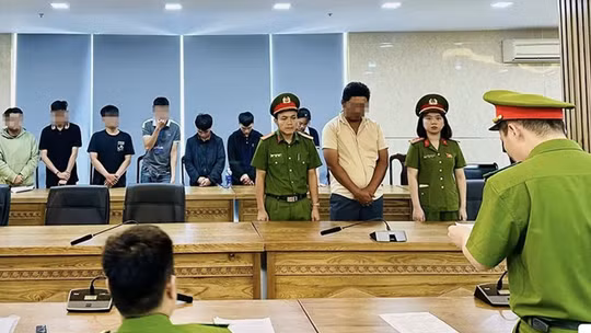 Nóng: 2 nhân viên ngân hàng bị khởi tố vì liên quan đường dây rửa tiền hơn 67.000 tỷ đồng 