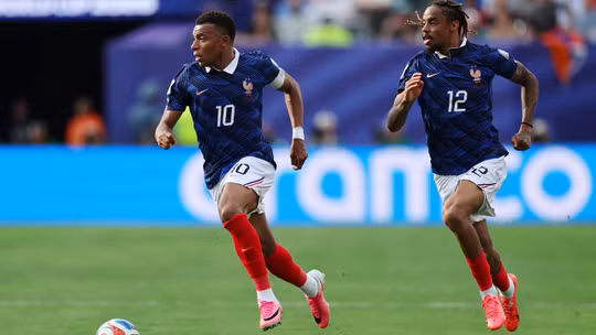 Mbappe bất ngờ nhắc tới Messi sau kỷ lục ghi bàn mới ở vòng knock-out World Cup
