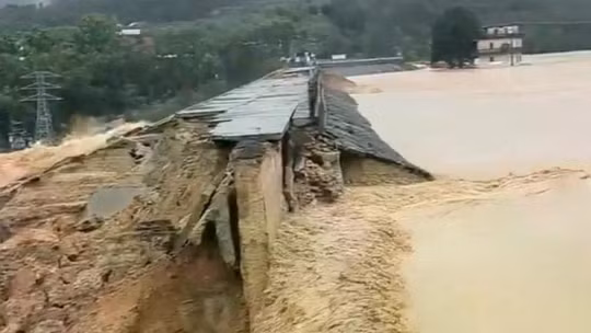 Vỡ đập kinh hoàng ở Trung Quốc