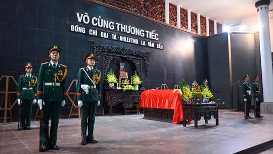 Xúc động lễ viếng Đại tá, Anh hùng Lực lượng vũ trang nhân dân La Văn Cầu