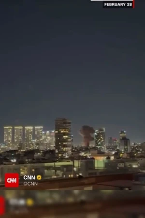 Khoảnh khắc tên lửa bắn trúng Thủ đô của Israel khi Iran đáp trả