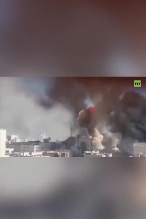 Khoảnh khắc Thủ đô Tehran, Iran rung chuyển trong khói lửa sau đòn không kích từ Mỹ và Israel