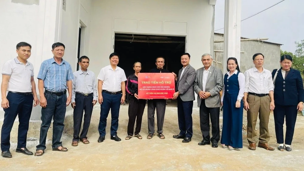 Hỗ trợ xây dựng hai mái nhà ấm áp cho hộ nghèo đón Tết từ tấm lòng VietTimes