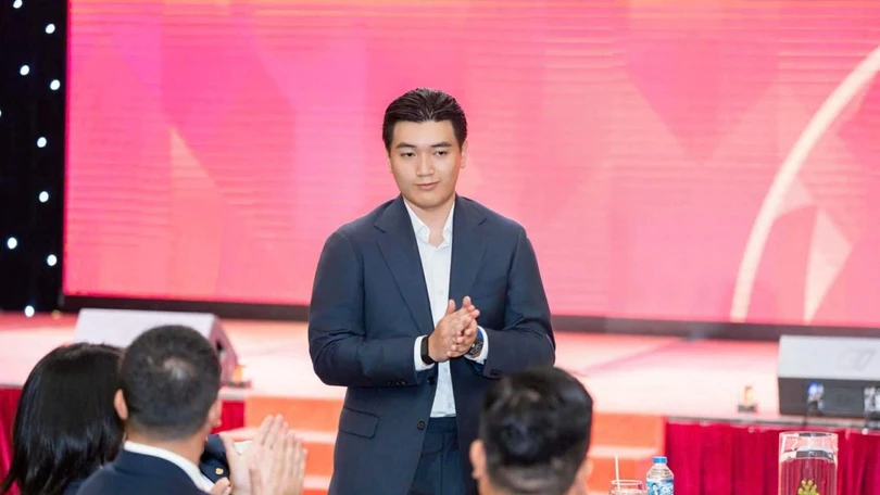 Chân dung con trai "trẻ tuổi tài cao" của bầu Thuỵ