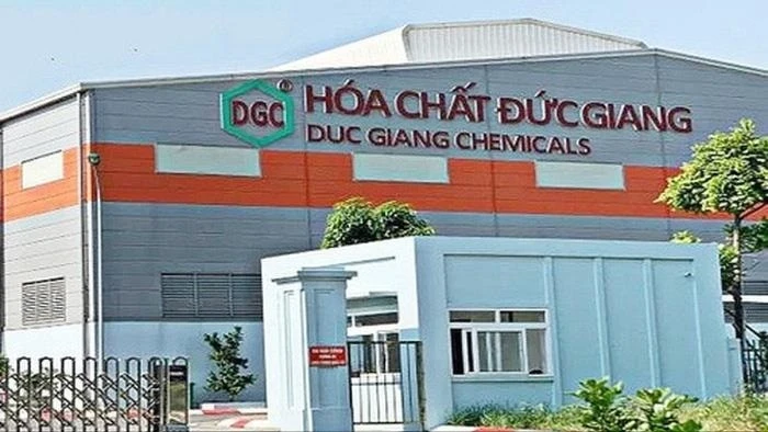 Hoá chất Đức Giang thời hoàng kim: Có năm lãi tới 6.000 tỷ đồng, mang “núi tiền” gửi ngân hàng 