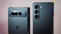 Cụm camera trên Galaxy Z Fold 5 (phải) và Pixel Fold (trái) (Ảnh: Gizmodo)