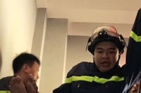 Giải cứu nam thanh niên mắc kẹt thang tời chở hàng