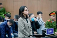  Doanh nghiệp khai mang tiền vào phòng cựu cục trưởng, hồ sơ ‘bị om’ được duyệt ngay