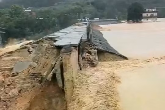 Vỡ đập kinh hoàng ở Trung Quốc