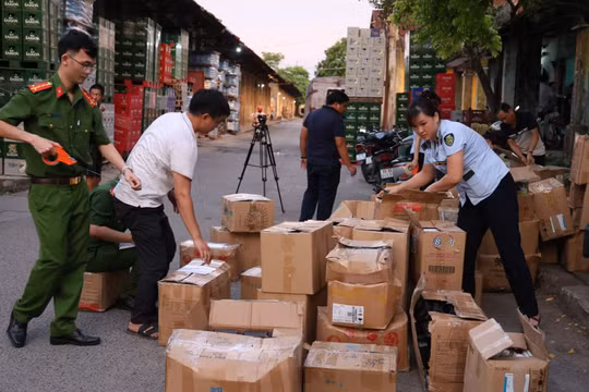 Phanh phui "đại công xưởng" sản xuất sữa tắm, dầu gội giả