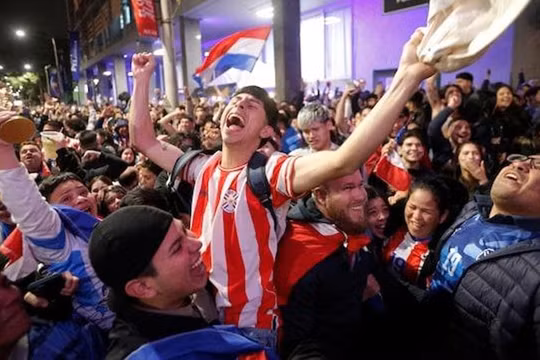 Tổng thống Paraguay cho cả nước nghỉ làm để ăn mừng sau chiến thắng địa chấn ở World Cup