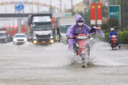 Miền Trung mưa lớn có nơi trên 150mm, cảnh báo nguy cơ lũ quét, sạt lở đất từ Huế đến Đắk Lắk