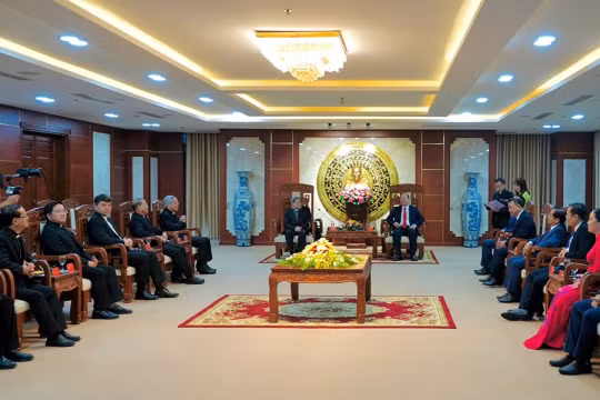 Bí thư Tỉnh ủy Cà Mau tiếp phái đoàn Tòa thánh Vatican trước lễ Tuyên phong Chân phước