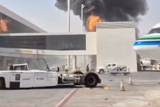 Sân bay Riyadh tiếp tục bị Houthi tập kích, ít nhất 1 người thiệt mạng, 11 người bị thương